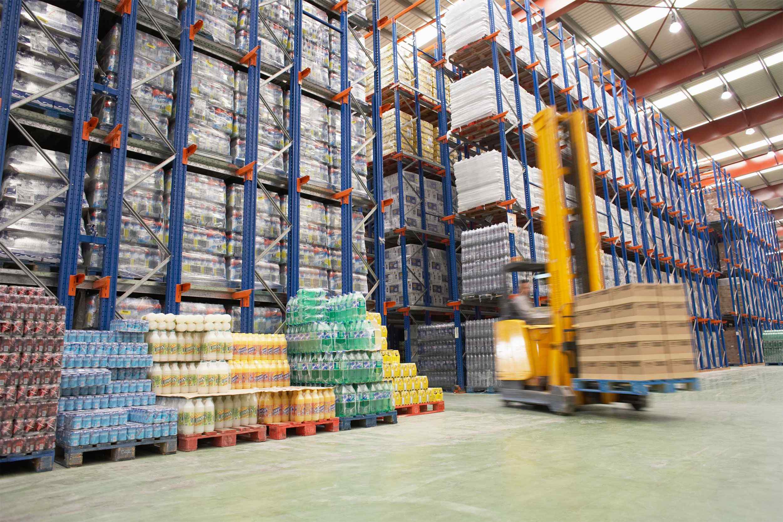 https://www.amplusserv.com/wp-content/uploads/2015/09/Warehouse-and-lifter.jpg