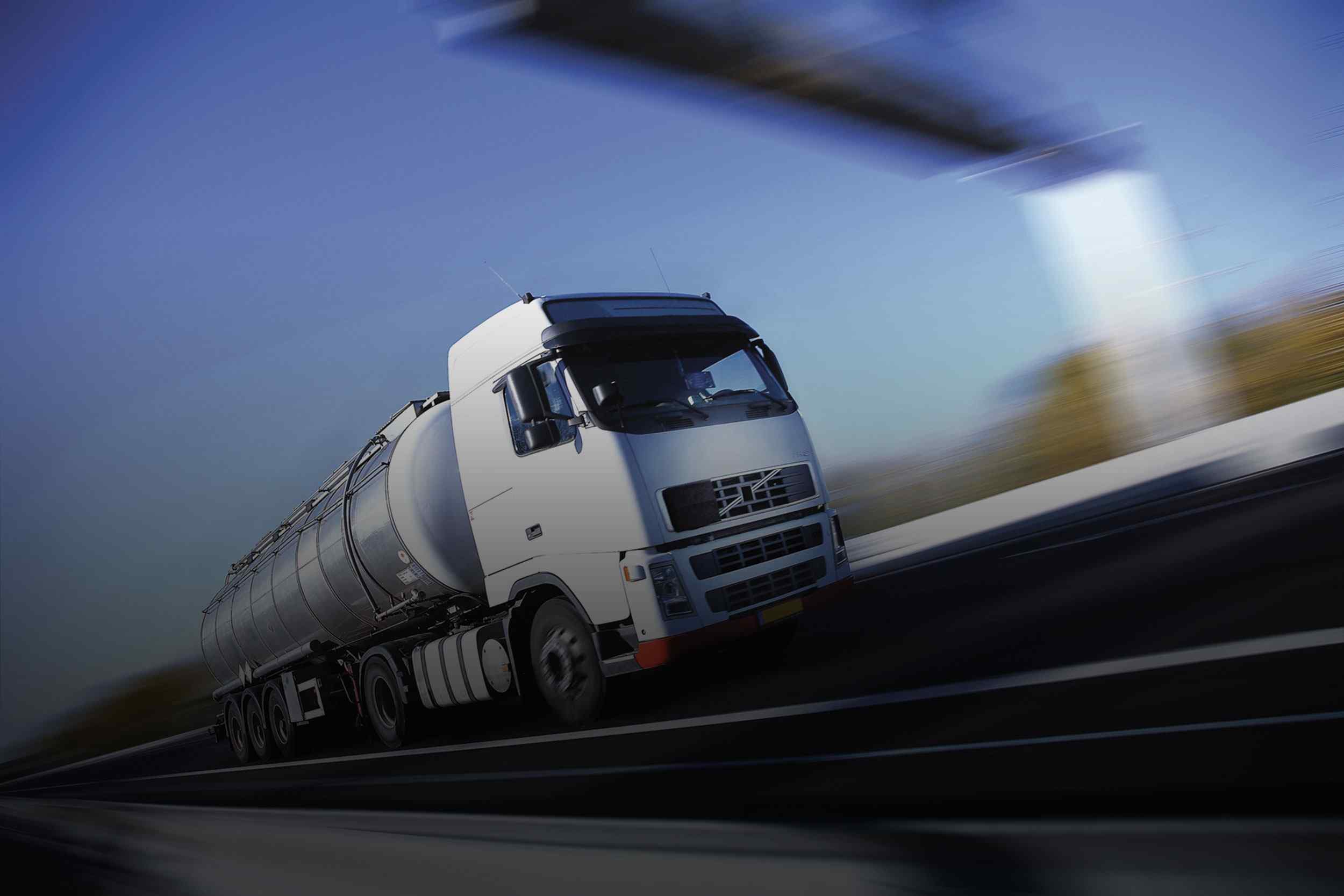 https://www.amplusserv.com/wp-content/uploads/2015/09/White-Truck-single.jpg